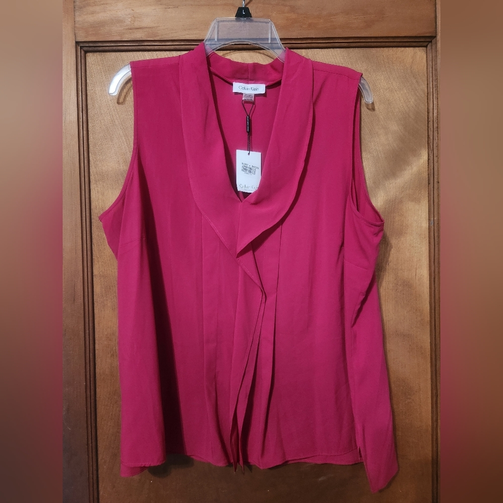 NWT Calvin Klein Sleeveless Deep V top, 1X